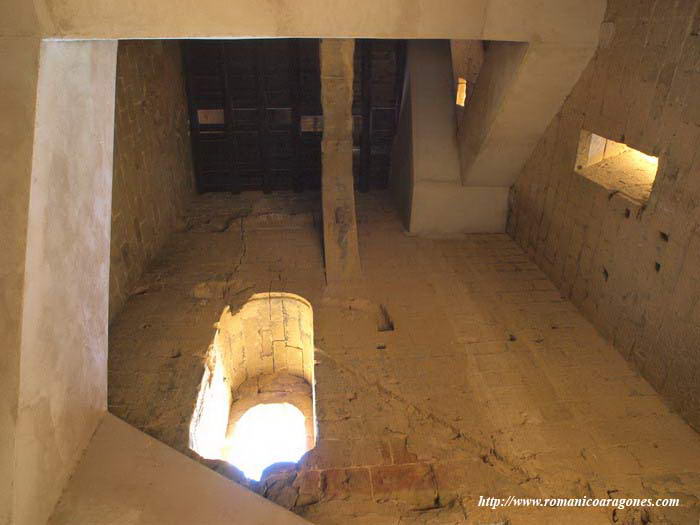 IMGEN DE LA TORRE DEL HOMENAJE. LIENZO SUR, DESDE ABAJO